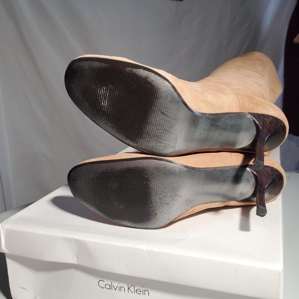 Calvin Klein Heloise Camel Kid Suede Heeled Boots Sz 8.5M - shipping incl - Picture 13 of 16